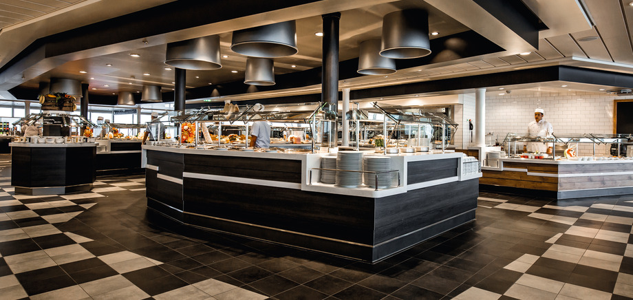 TUI Cruises Mein Schiff 5 Interior Buffet Restaurant.jpg
